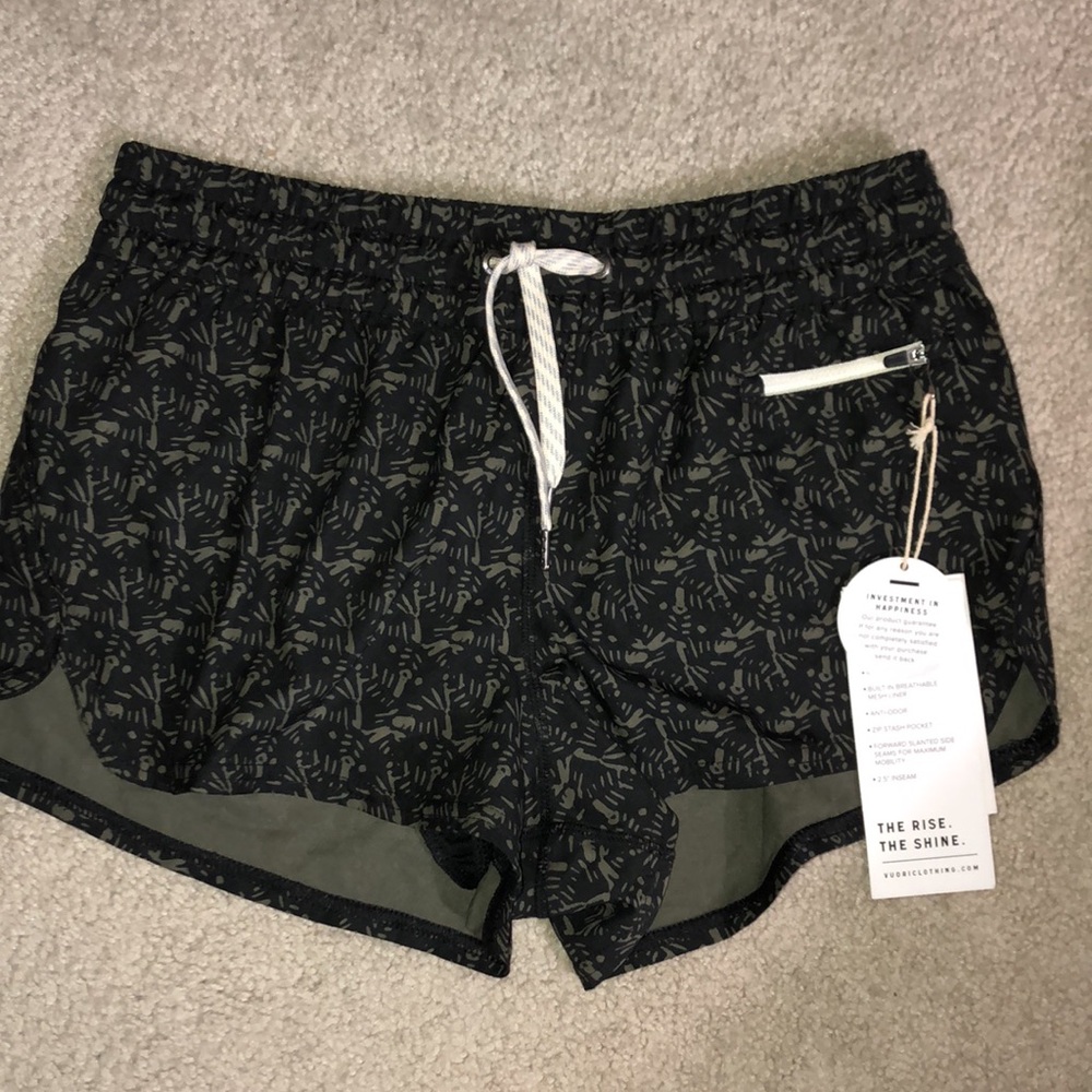 NEW! Vuori Clementine Shorts. Size S. NWT